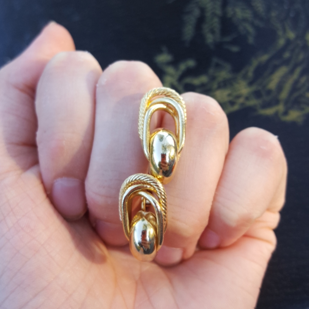 Vtg 1980's Delicate gTextured Double Hoop Earrings